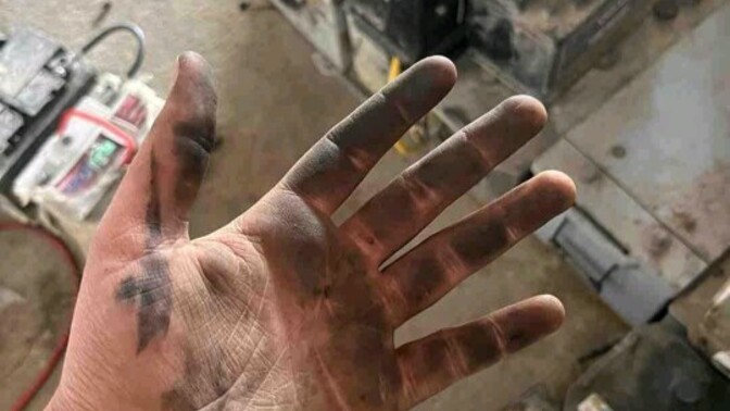 Bu kirli eli tutacak kız var mıdır?