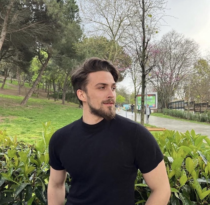 Kızlar, Bu ikiliiden hangisi dhaa yakışııklı?