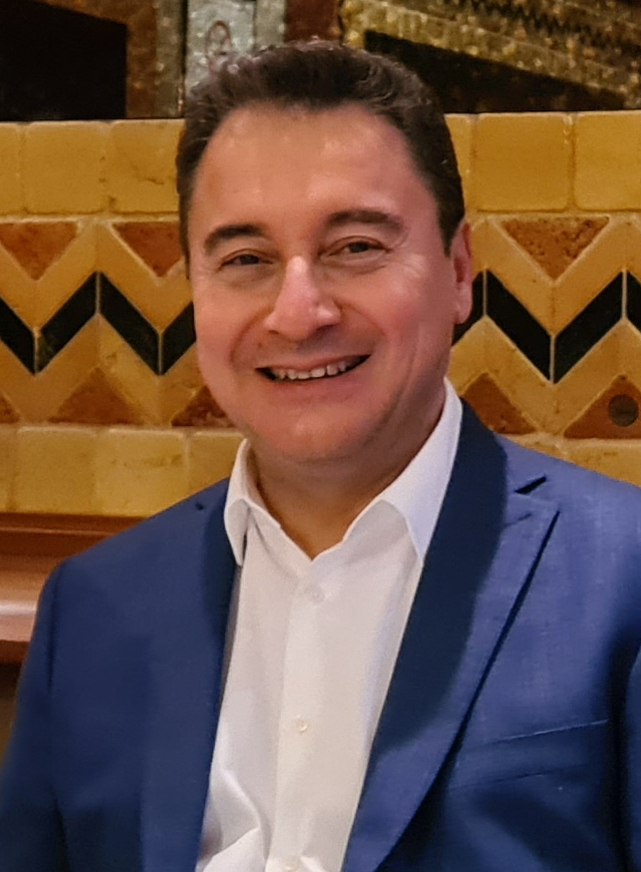 Kulislerde Ali Babacanın Cumhurbaşkanı adayı olacağı konuşuluyor. Sizce oy alamayacağını bildiğimiz kişi neden aday olur?