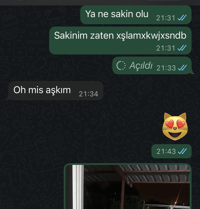 Benimle zorla mi konuşuyor bana mi öyle geliyor?