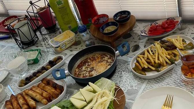 Günaydın, kahvaltıda olmazsa olmazım dediğiniz yiyecek ve içecekler neler?