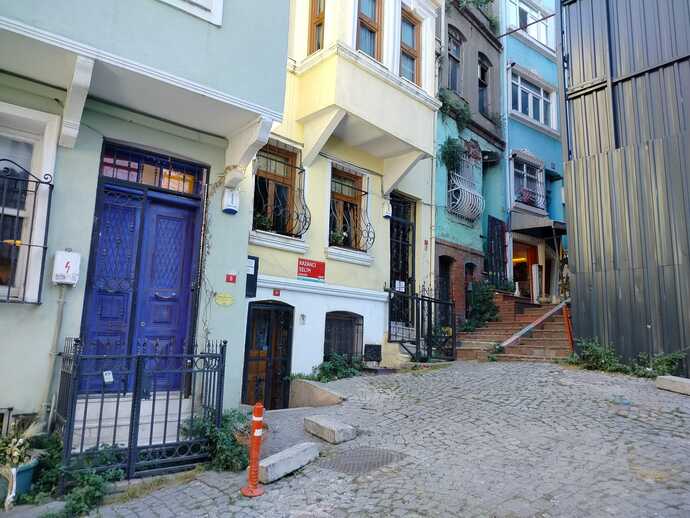 İçinde ukde kalan, aklına düştükçe özlediğin bir şehir var mı?