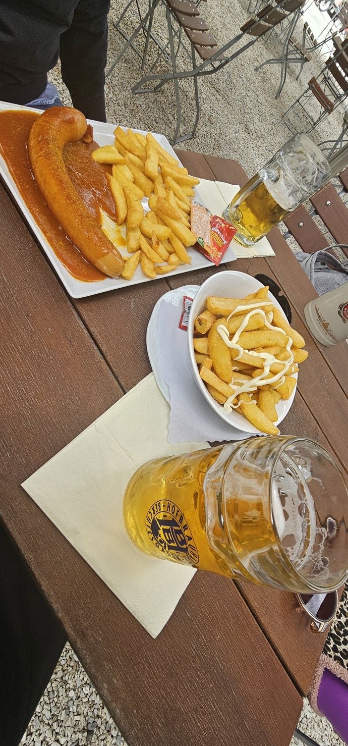 Arkdşınız domuz sosisi yerken yanında durmak da günah mıdır 🐷🐖?