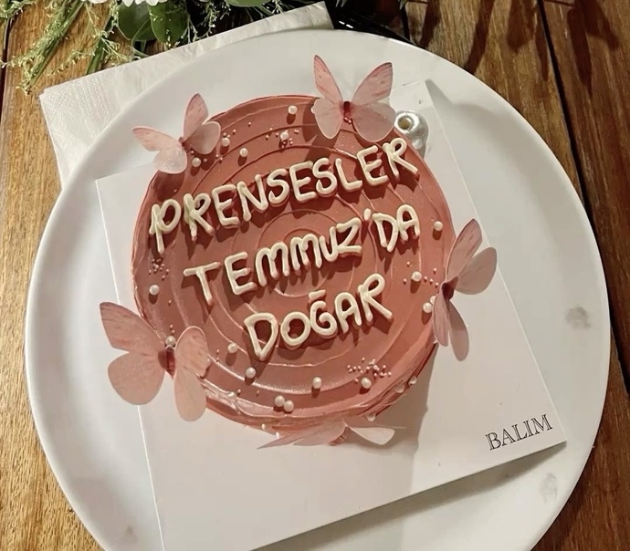 Arkadaşlar hangisi sizceee?