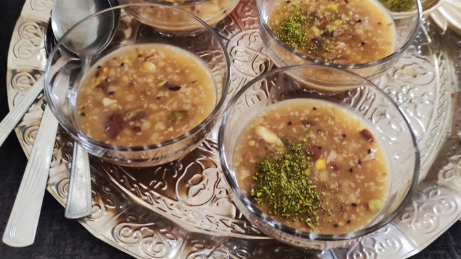 Aşure yediniz mi gençlik?