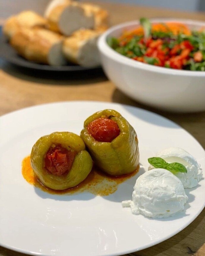 Biber dolmasını sever misiniz, seviyorsanız yoğutlu mu yoğurtsuz mu yersiniz?