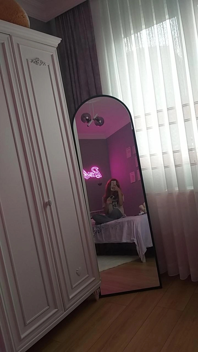 25 yaşında böyle odası olan çocuksu bir kız garipsenir mi?