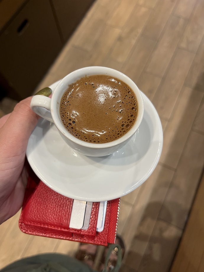 Kime sade kahve ısmarlayayım?