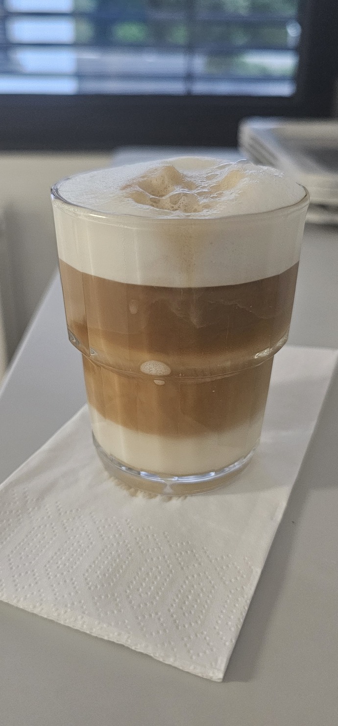 Sabah kahveleri hazır ☕️☕️. Kimler kahve ister bakimm?