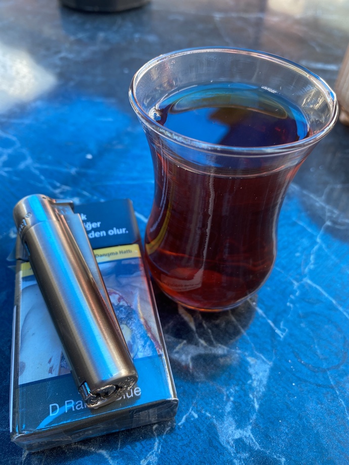 Kaynana evinde sürekli çay servisi yapmak zorunda mıyım, bu gerçekten gelin görevi mi?