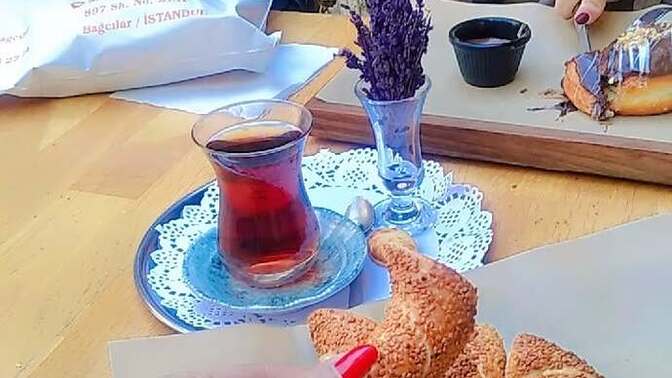 Hayat parası olana mı yoksa yaşamasını bilene mi güzeldir?