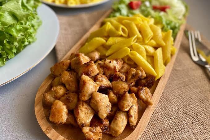 Makarnanın yanında ekmek yer misin?
