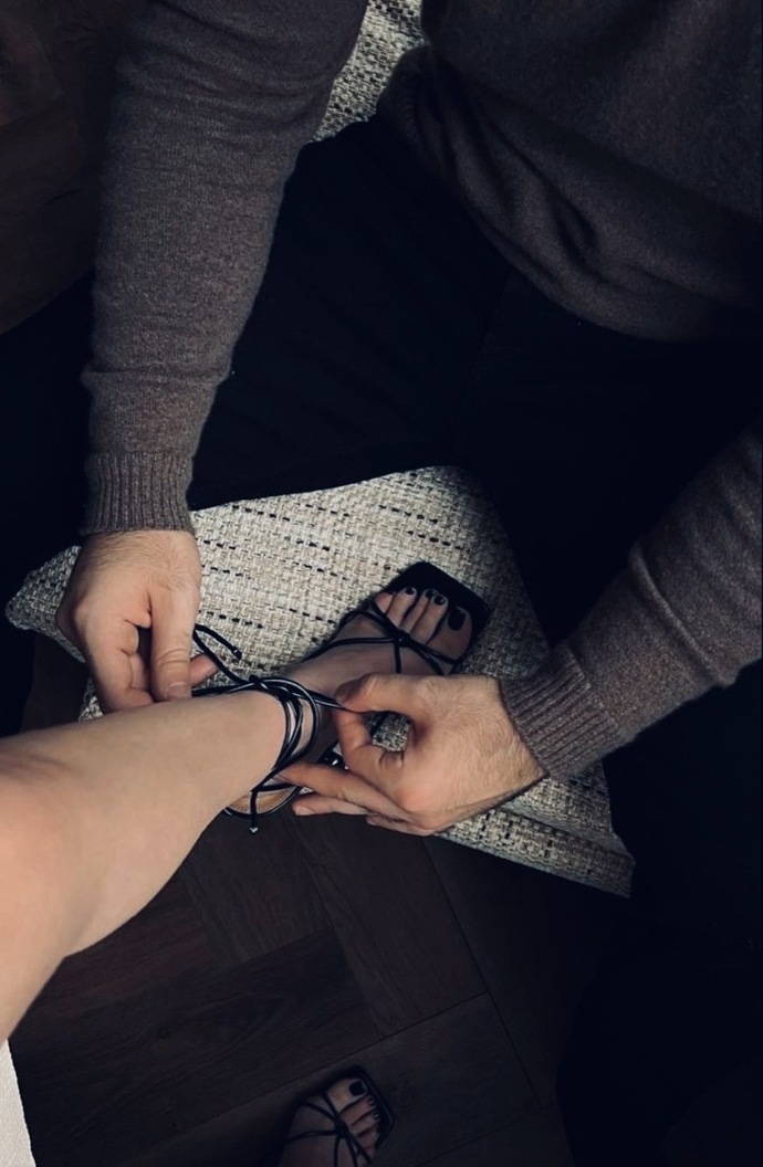 Manitaniz rica etse ayakkabisini giydirir miydiniz 🎀?