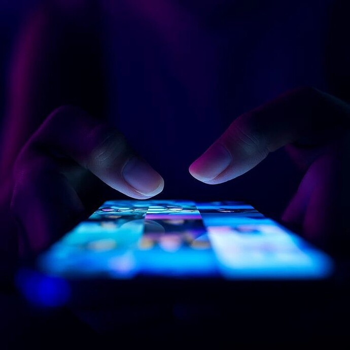 Sevgiliniz/eşiniz telefonunuzu karıştırmak istese tepkiniz ne olurdu?