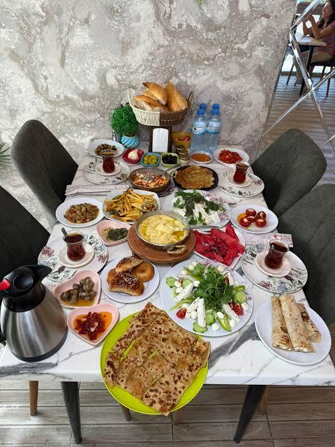 Günaydın, sizce kahvaltı yapmak gerçekten önemli mi yoksa geçiştirilebilir mi?