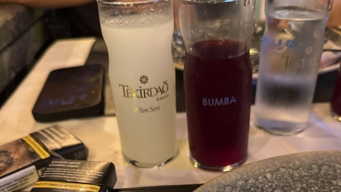 Gene rakı içiyoruz siz napıyorsunuz?
