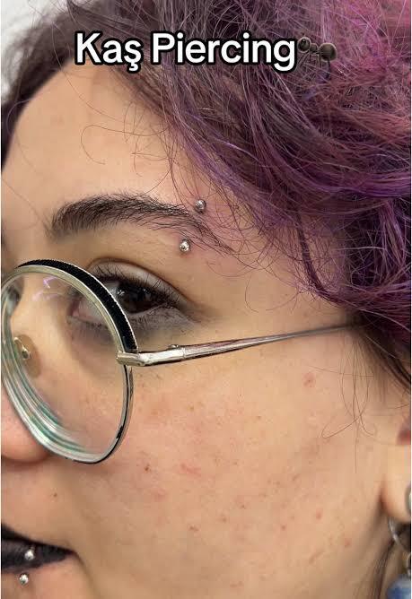 Z kuşağındaki piercingler neyi sembolize ediyor?