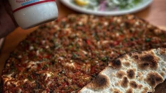 Şu saatte gelen lahmacuna hayır diyebilir misin?