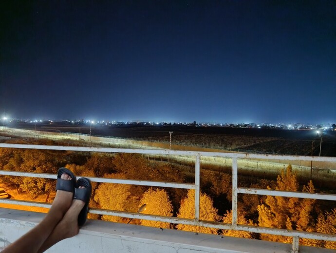 Gece uyumayan var mı, of sıkıldım darlandım ne yapıyorsunuz şu an?