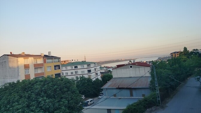 Ben balkonda çay içerken siz ne yapıyorsunuz, senin yanında olsaydım ne yapıyor olurdum?