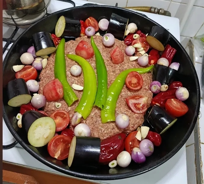 Yemeği tepsi ile ortaya koyup birlikte yemeyi sevenler var mı 🌸?