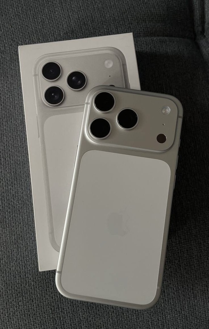 İphone 17 pro max Lacivert mi daha iyi beyaz mı?