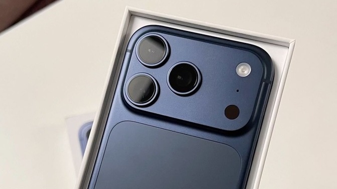İphone 17 pro max Lacivert mi daha iyi beyaz mı?