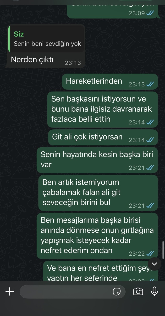 Çok ilgisiz değil mi bana karşı?