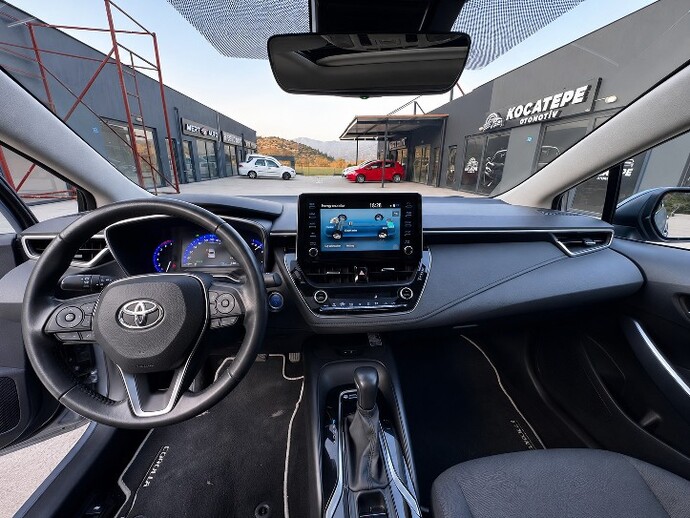 Toyota Corolla (E210) 1.8 Hybrid nasıl araba sizce alınır mı?