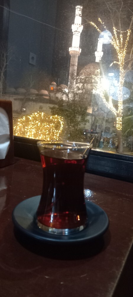 Gece yarısı sokakta parasız ve kimsesiz kalsan kadın başına ne yapardın, nereye sığınırdın?