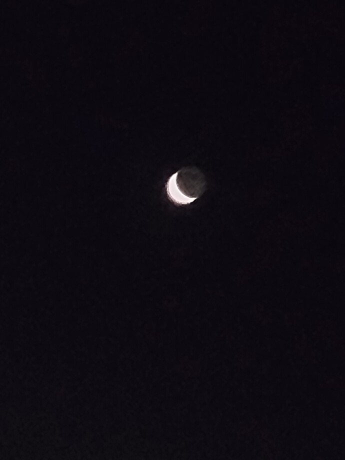 Dün gece ayın önünde gördüğüm parlak cisim Venüs müydü, nasıl bu kadar net göründü?