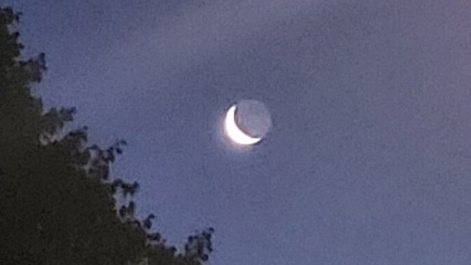 Dün gece ayın önünde gördüğüm parlak cisim Venüs müydü, nasıl bu kadar net göründü?