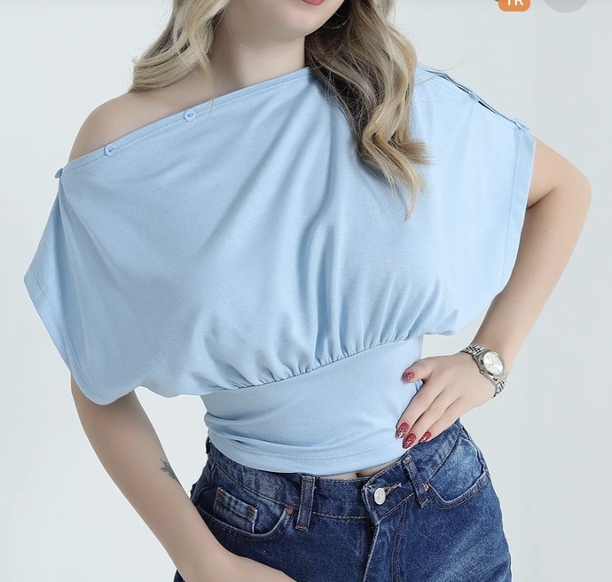 Bluz nasıl sizce görseldeki gibi denim şort veya beyaz keten pantolonla kombinlemeyi düşünüyorum?