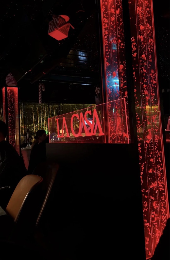 Neden buna gece kulübü deniyor da eğlence kulübü ya da kafa dağıtma kulübü denmiyor?