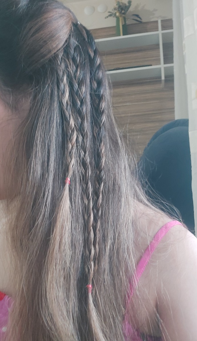 İşe giderken örgülü saç çok mu çocuksu durur yoksa gayet kullanılabilir mi?