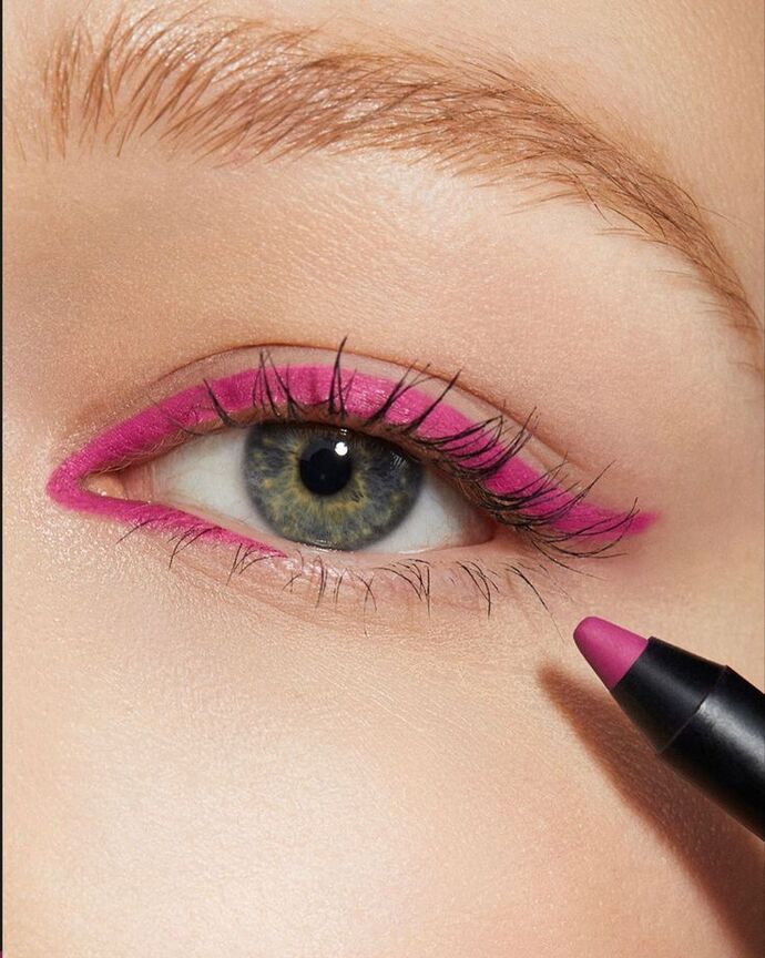 Makyajda pembe eyeliner tercih ediyor musunuz?