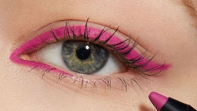 Makyajda pembe eyeliner tercih ediyor musunuz?