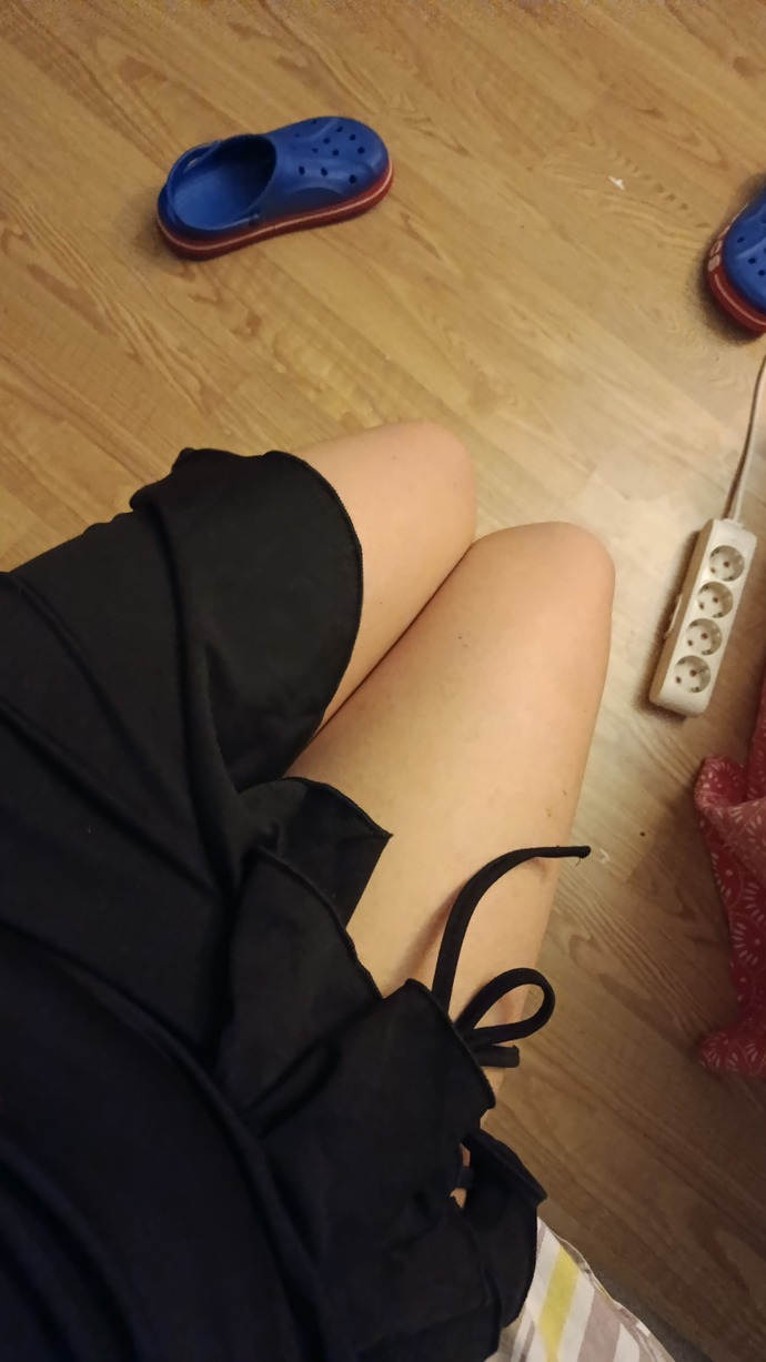 Gotik eteğim bacaklarımı daha mı tombul gösteriyor sizce nasıl duruyor?
