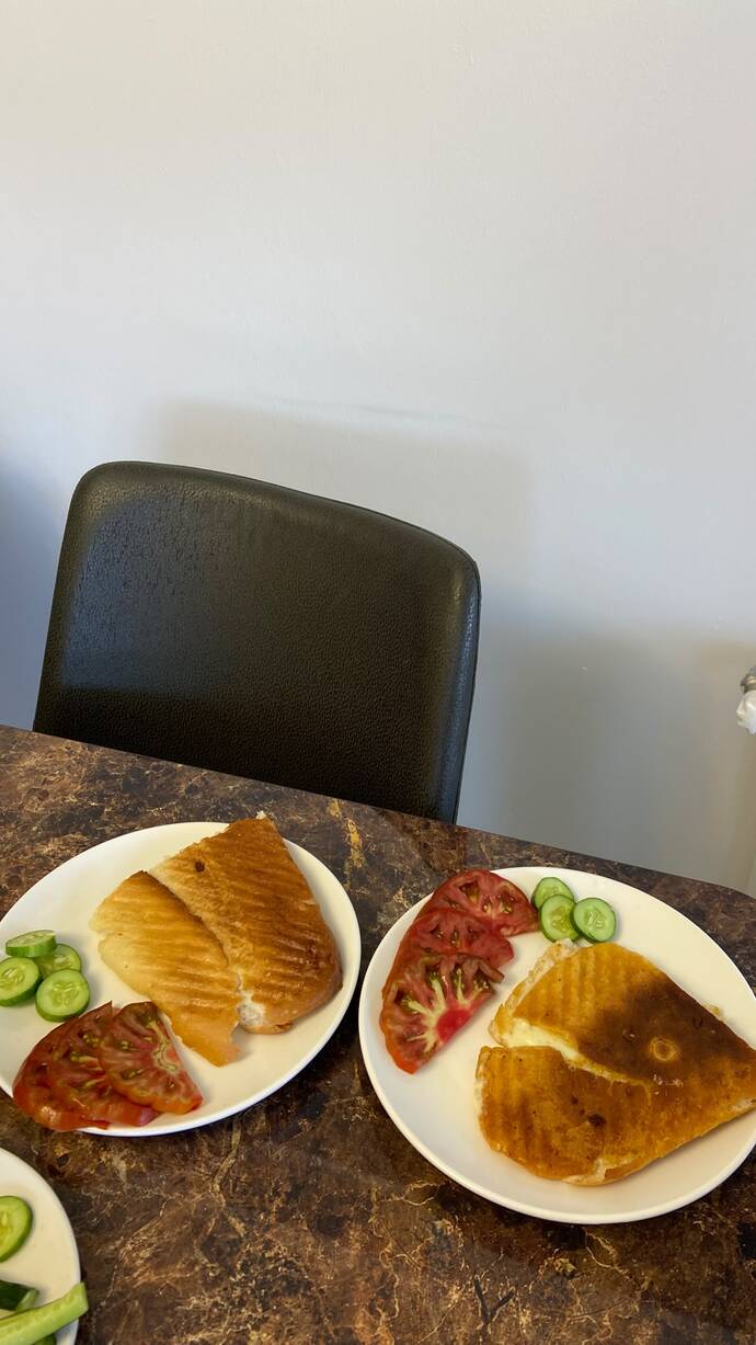 Günaydin kahvaltıda tost sever misiniz neyli seversiniz?