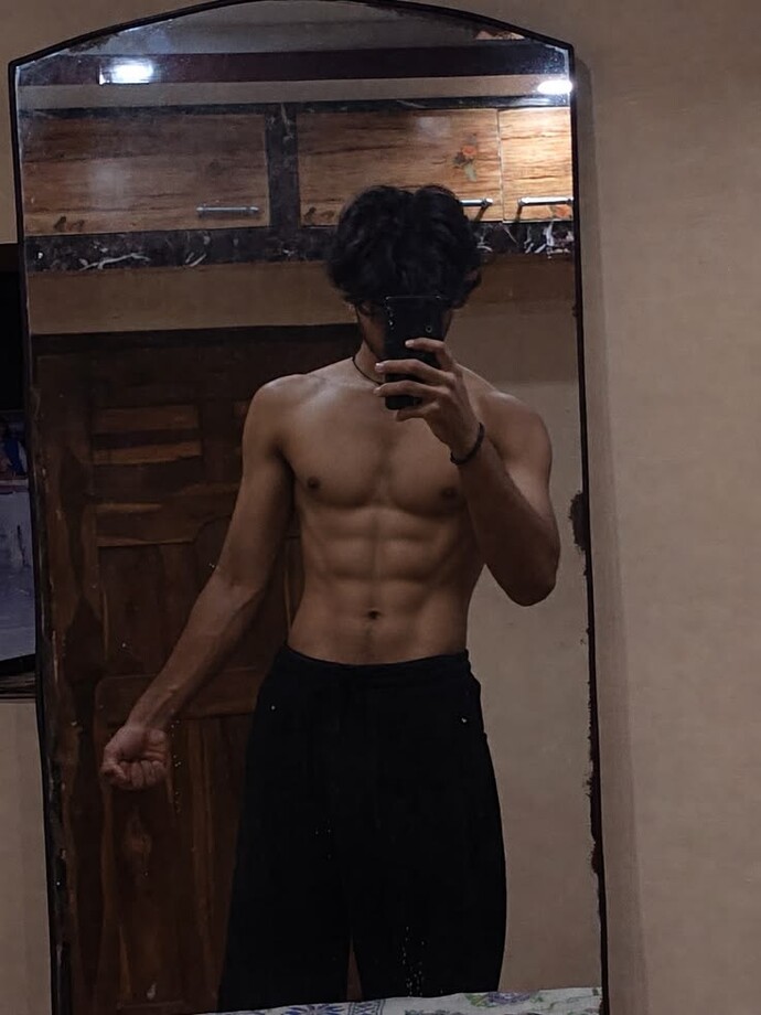 Yakışıklı değil ama fit ve kaslı bir vücuda sahip biriyle sevgili olur muydunuz?