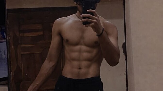 Yakışıklı değil ama fit ve kaslı bir vücuda sahip biriyle sevgili olur muydunuz?