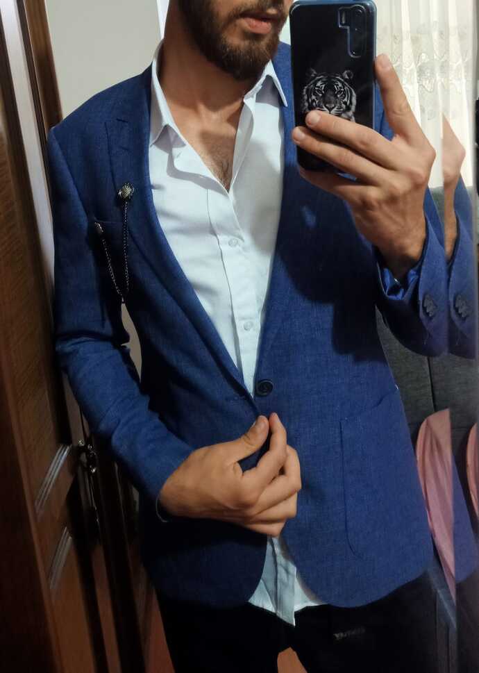 Arkadaşımın nişanında siyah kumaş pantolon ve kundurayla hangi ceket daha şık durur?