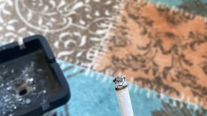 Winston Slender Blue sigara neden düzgün yanmıyor ve yanık tadı veriyor olabilir?