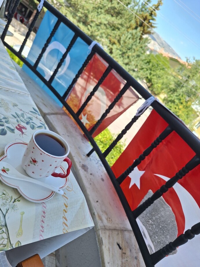 Bugün benim doğum günüm, siz neler yapıyorsunuz nasılsınız?