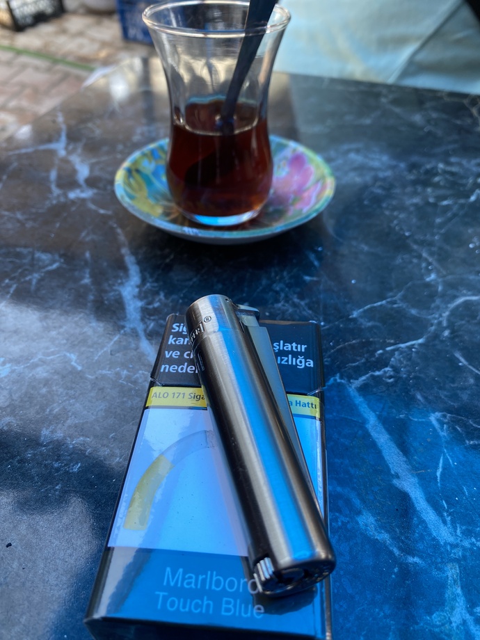 Süt helvası sever misiniz. Yanında çay mı kahve mi tercih edersiniz?