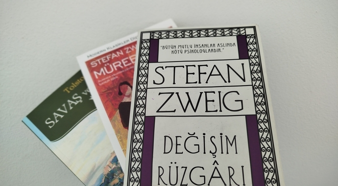 Hiç birinin kitap zevkinden soğuyup o kişiye karşı bakışınızın değiştiği oldu mu?