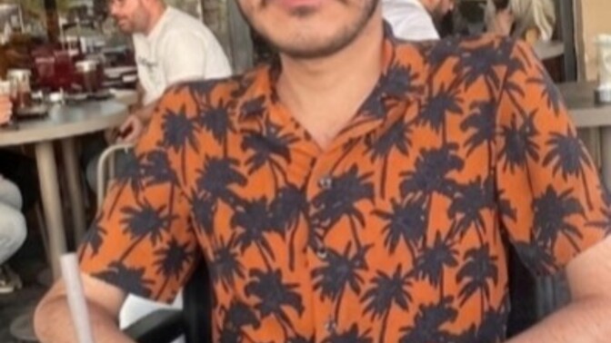 Bu kızlar neye bakıyor tam olarak?