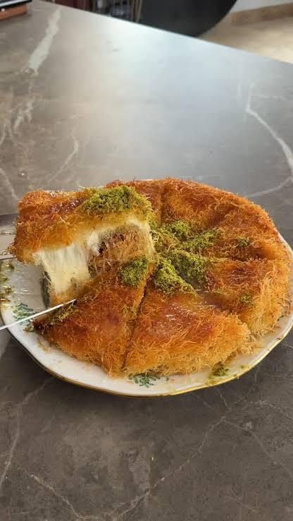 Bu saatte dışarı çıksak beraber, sana ne ısmarlamamı isterdin?