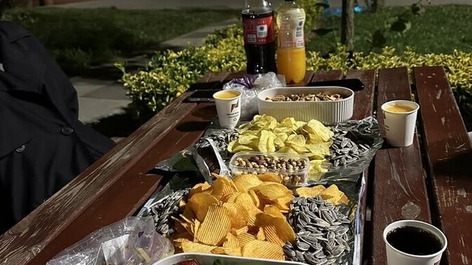 Akşam saatlerinde millet bahçelerinde ya da deniz kenarında oturmayı sever misiniz?
