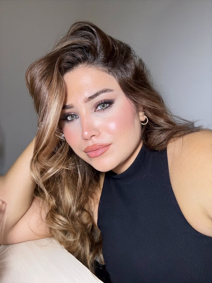 Bu kızın güzelliği sizce doğal mı yoksa estetik mi, neresi daha çok dikkat çekiyor?